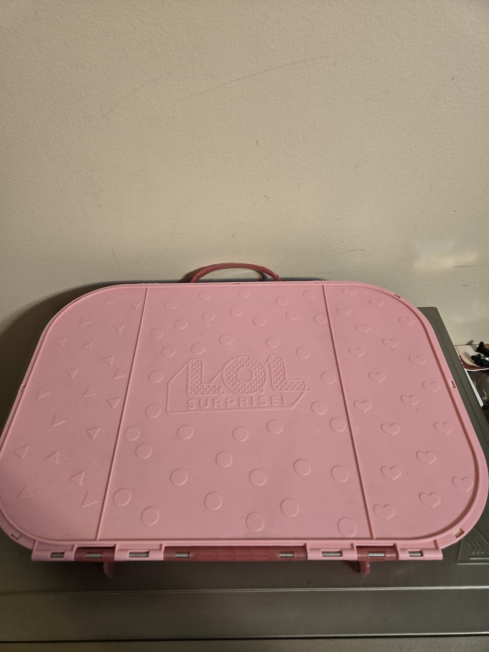 L.O.L. Surprise! 4-in-1 Fashion Show On-The-Go Carrying Case & Display Stand